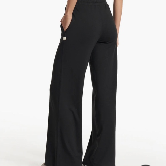 Vuori Essential Wideleg Pant, Size XL - Picture 2 of 5